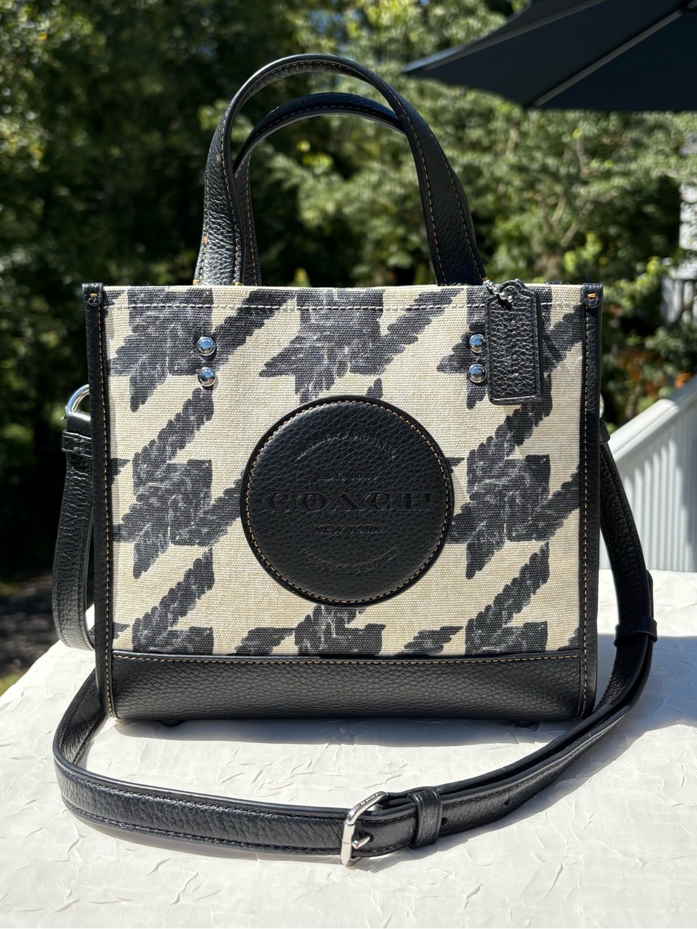 COACH Dempsey Tote Bag 22 With Houndstooth Print And Patch CJ623